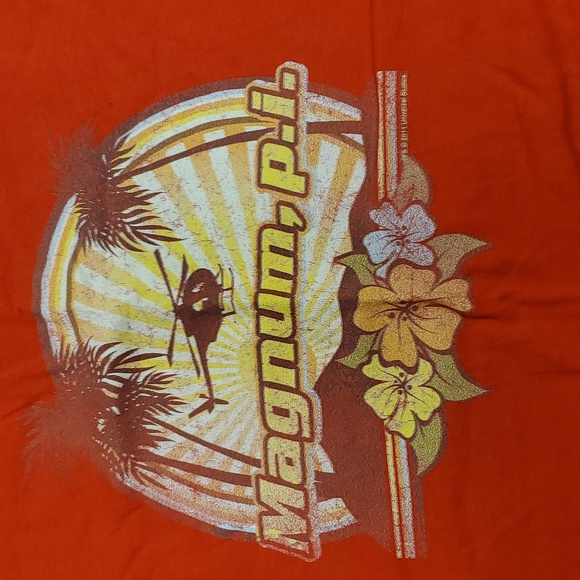 Magnum PI Tshirt xl red unisex shirt never worn - Picture 2 of 6